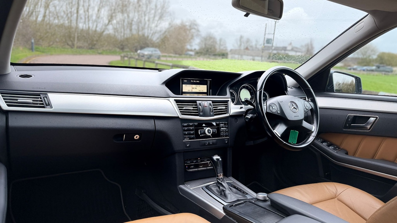 Used Mercedes-Benz E Class 2011 for sale - 77903150: Photo 27