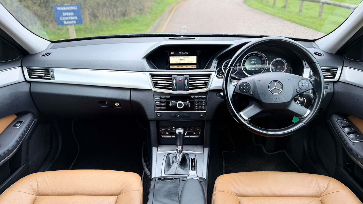 Used Mercedes-Benz E Class 2011 for sale - 77903150: Photo 31