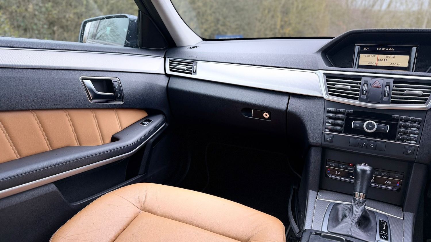 Used Mercedes-Benz E Class 2011 for sale - 77903150: Photo 33