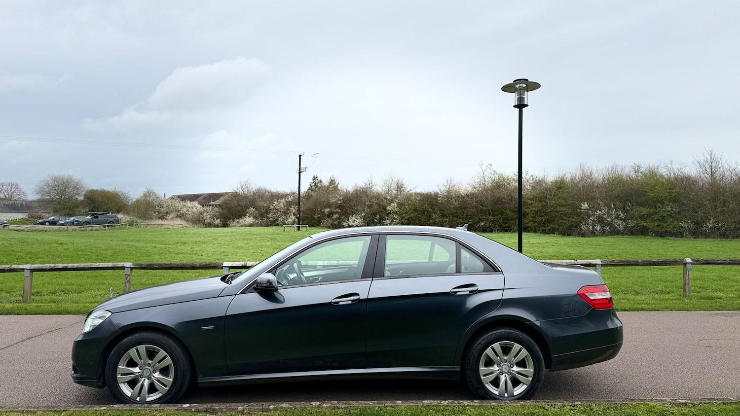 Used Mercedes-Benz E Class 2011 for sale - 77903150: Photo 6