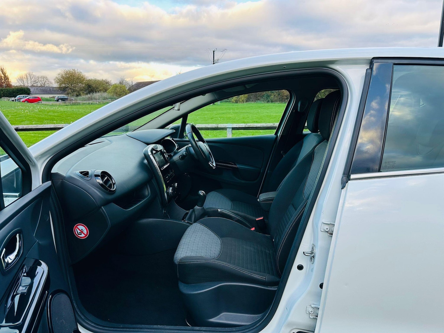 Used Renault Clio 2014 for sale - 76688512: Photo 25