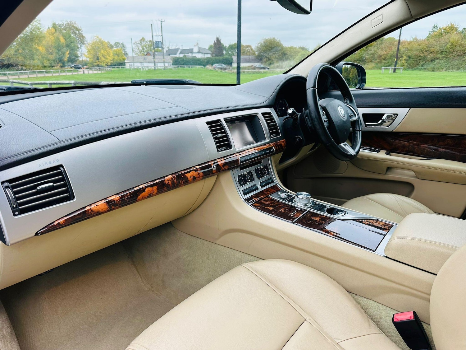 Used Jaguar XF 2011 for sale - 76689083: Photo 2