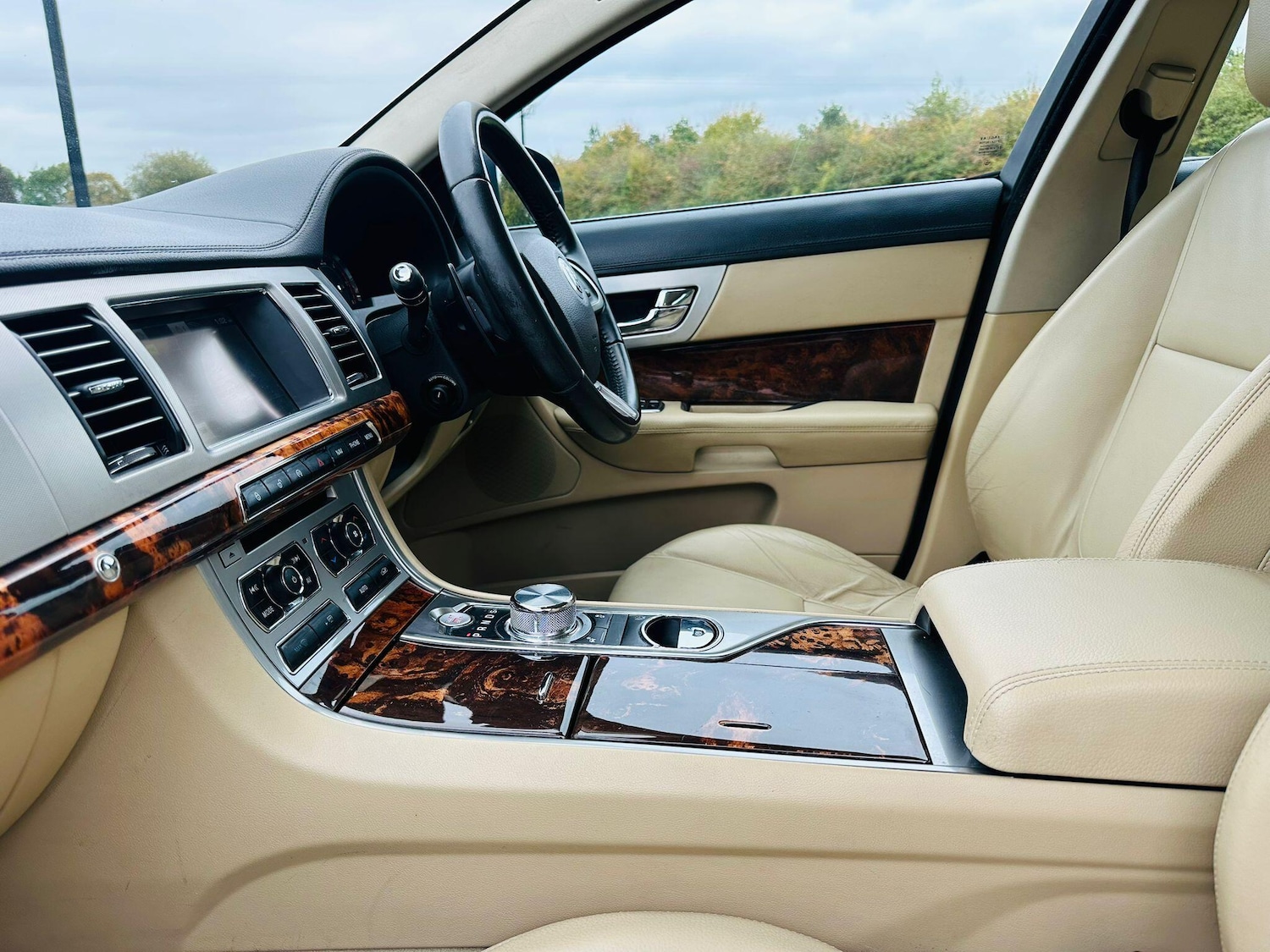 Used Jaguar XF 2011 for sale - 76689083: Photo 24