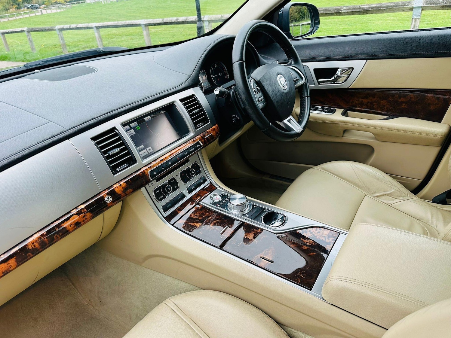 Used Jaguar XF 2011 for sale - 76689083: Photo 28