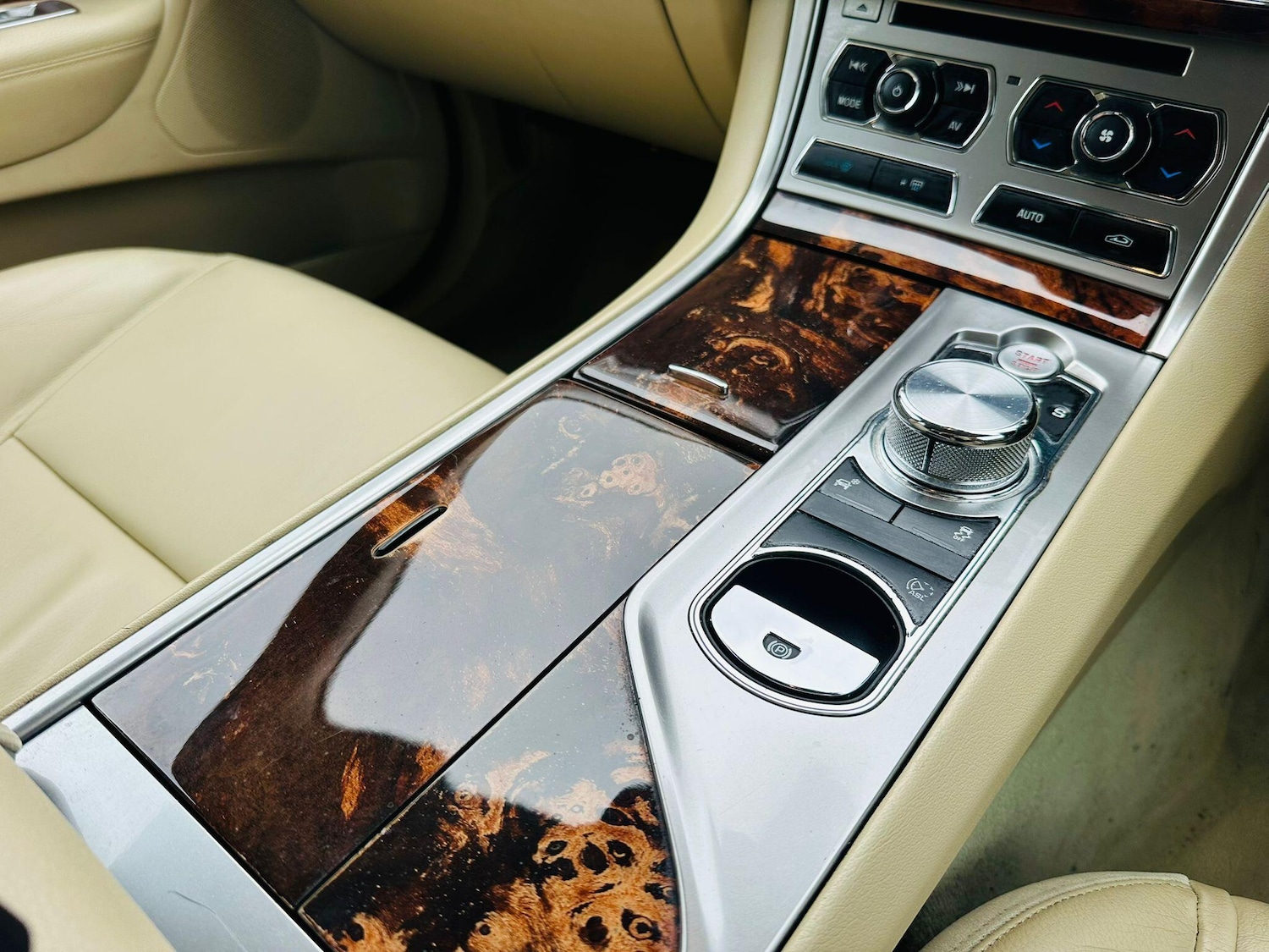 Used Jaguar XF 2011 for sale - 76689083: Photo 34