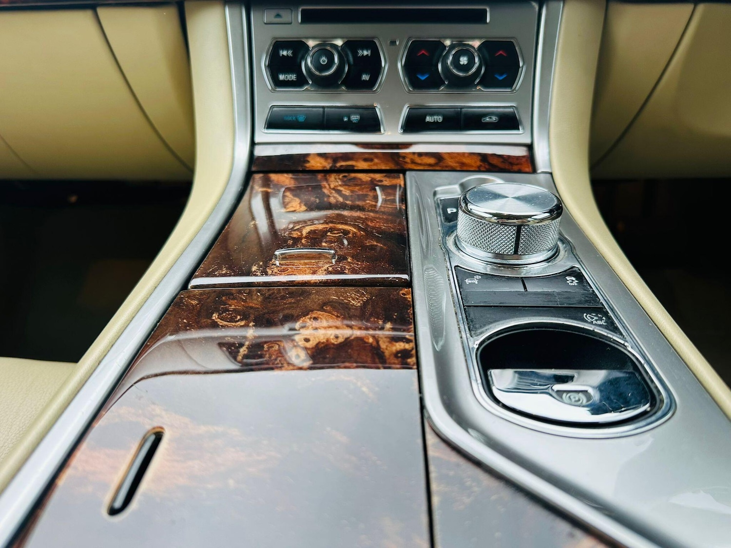 Used Jaguar XF 2011 for sale - 76689083: Photo 35