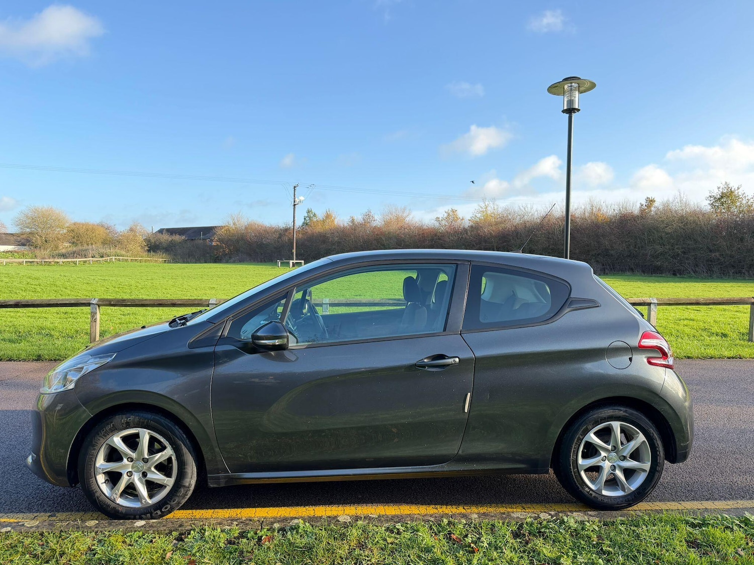 Used Peugeot 208 2014 for sale - 76743009: Photo 12
