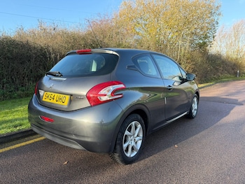 Used Peugeot 208 2014 for sale - 76743009: Photo