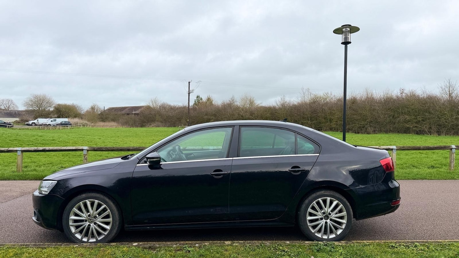 Used Volkswagen Jetta 2011 for sale - 77845423: Photo 2