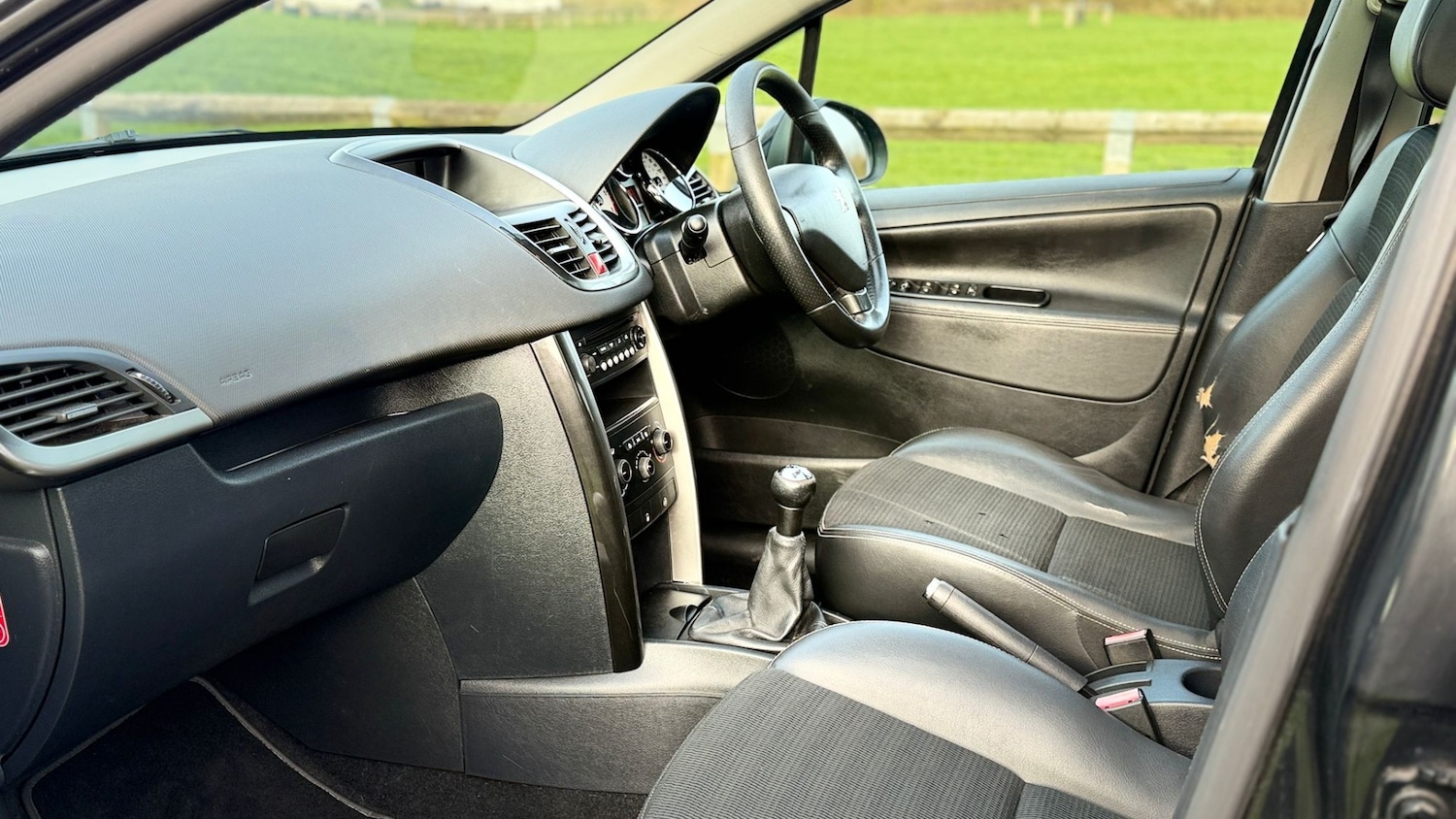 Used Peugeot 207 2011 for sale - 77845276: Photo 16