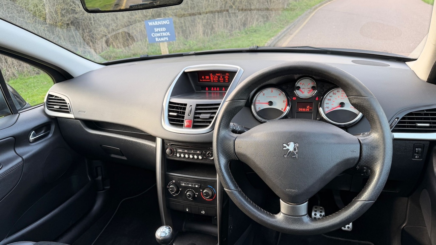 Used Peugeot 207 2011 for sale - 77845276: Photo 19