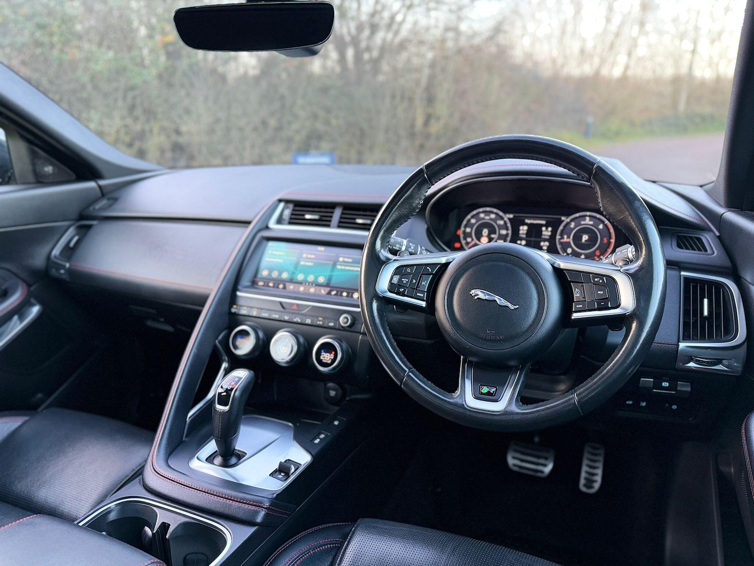 Used Jaguar E-Pace 2019 for sale - 76899249: Photo 2