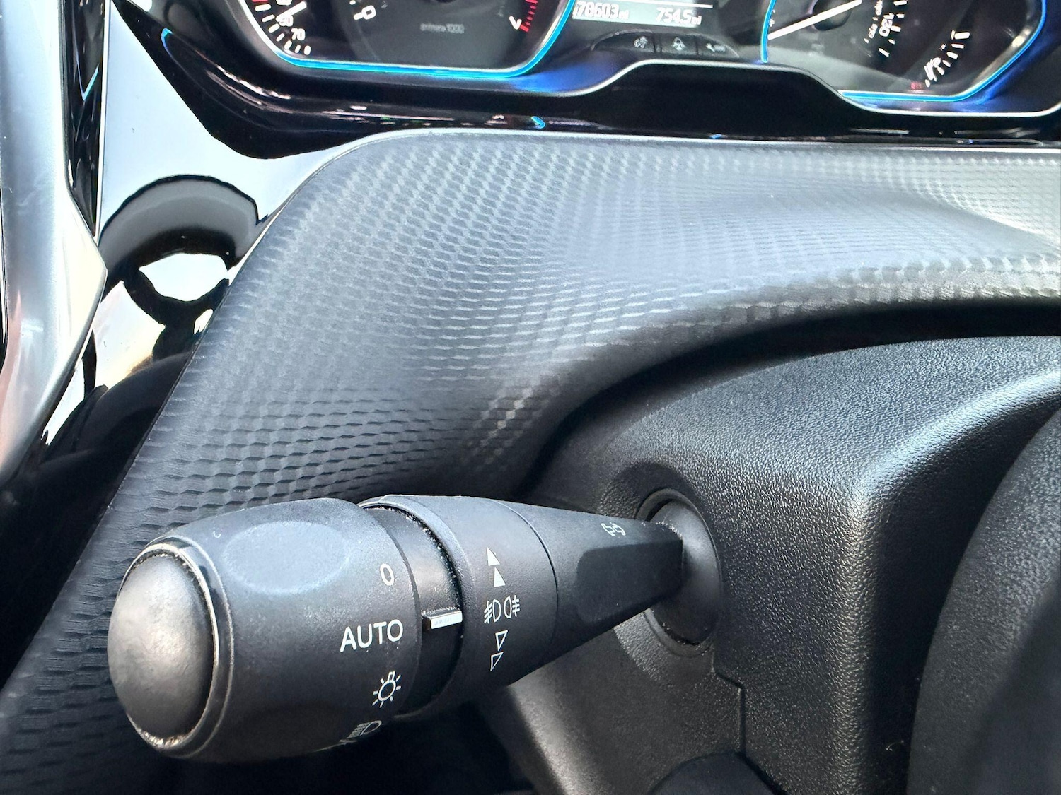 Used Peugeot 2008 2016 for sale - 76701747: Photo 46