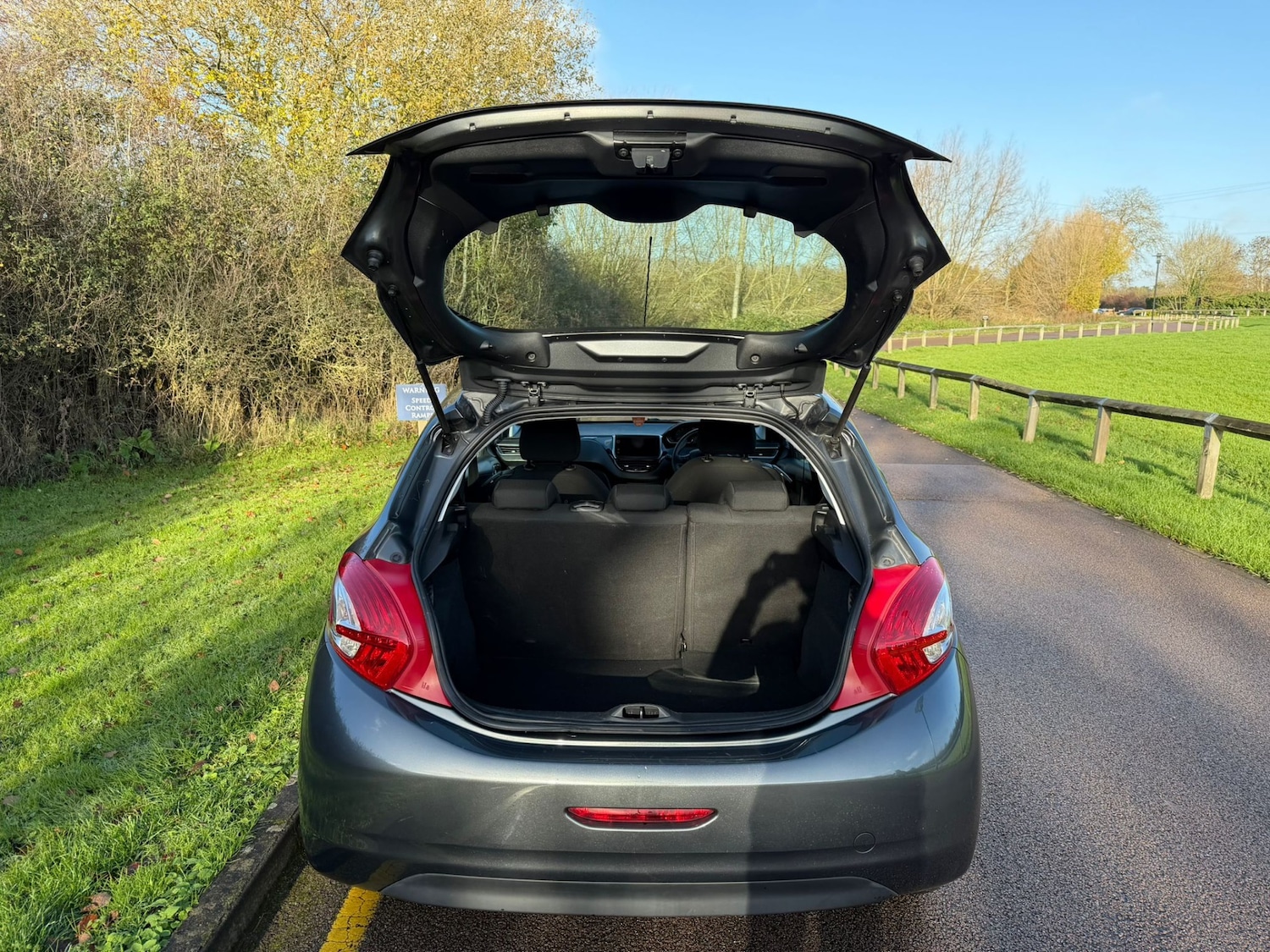 Used Peugeot 208 2014 for sale - 77033528: Photo 17