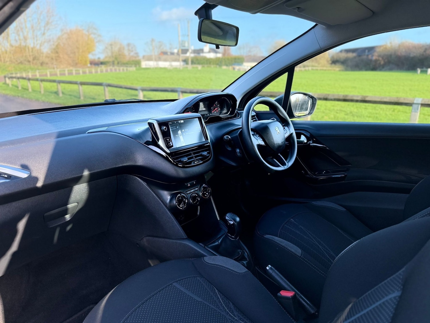 Used Peugeot 208 2014 for sale - 77033528: Photo 24