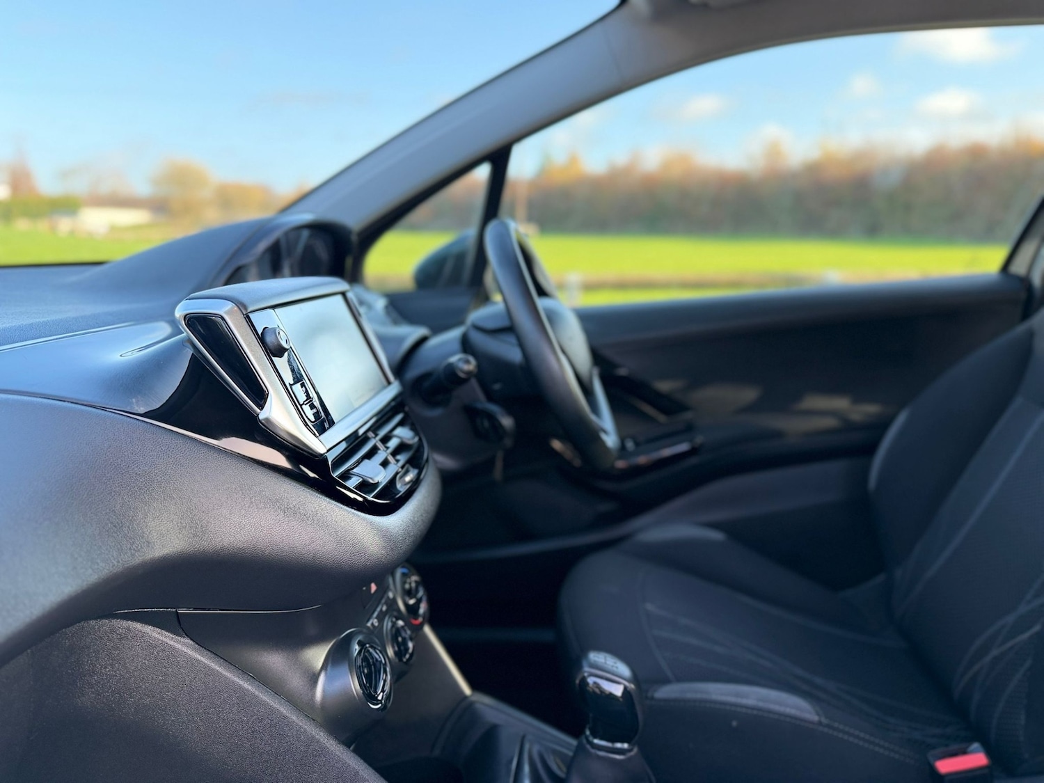 Used Peugeot 208 2014 for sale - 77033528: Photo 25