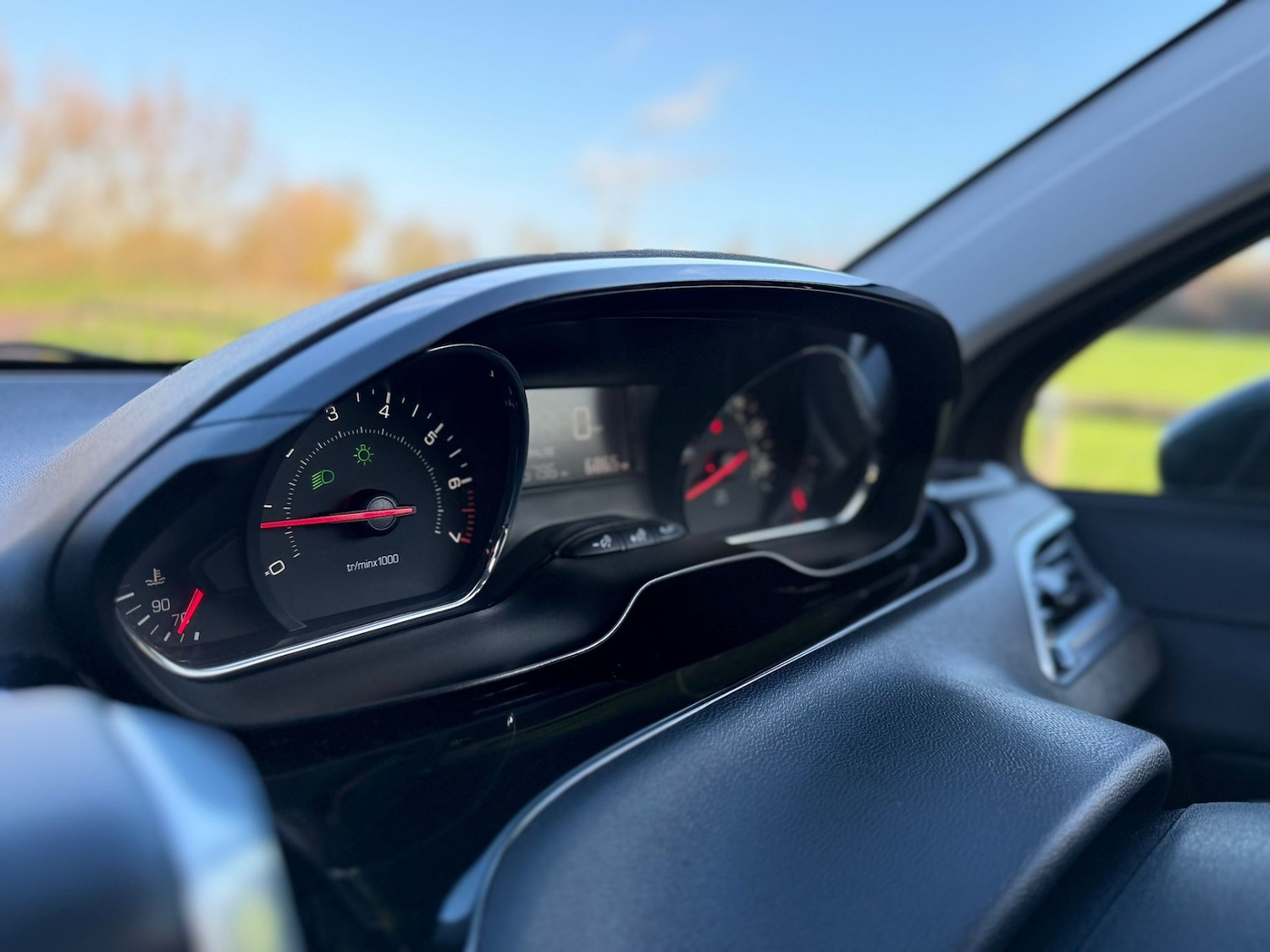 Used Peugeot 208 2014 for sale - 77033528: Photo 31