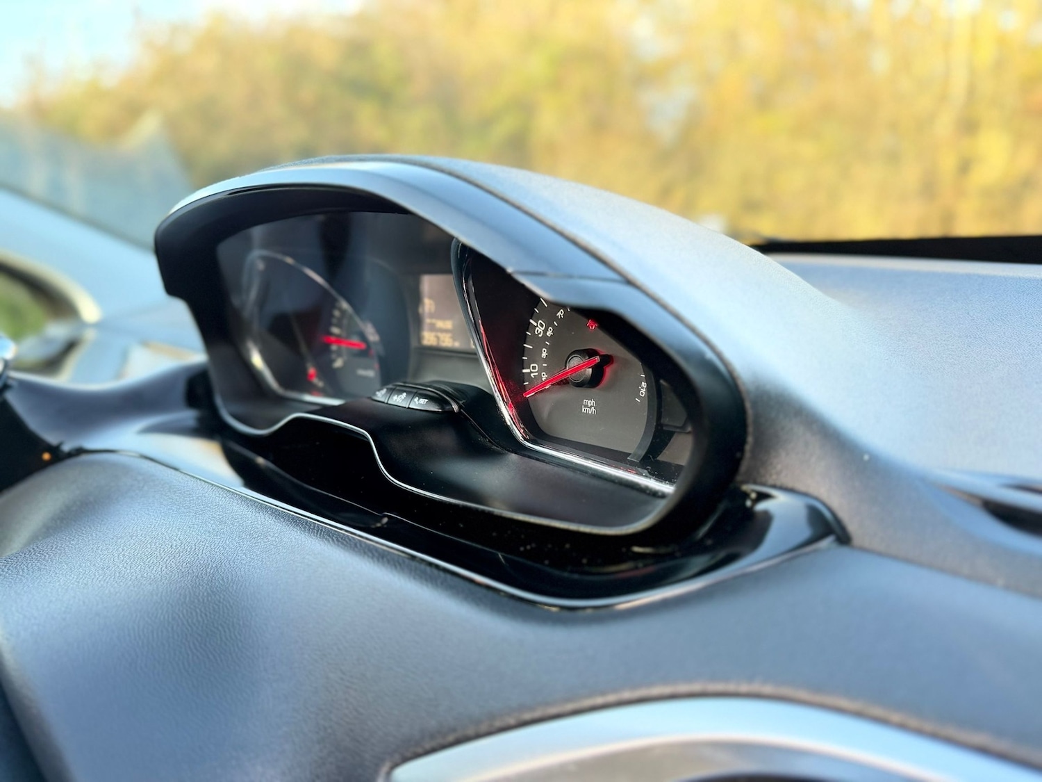 Used Peugeot 208 2014 for sale - 77033528: Photo 32