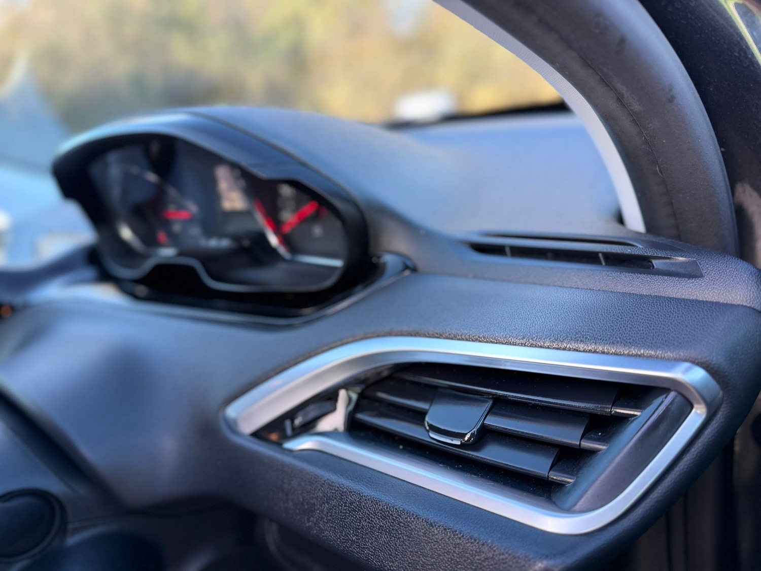 Used Peugeot 208 2014 for sale - 77033528: Photo 35