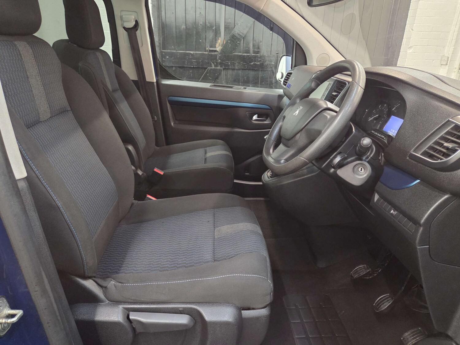 Used Peugeot Traveller 2017 for sale - 77470076: Photo 9