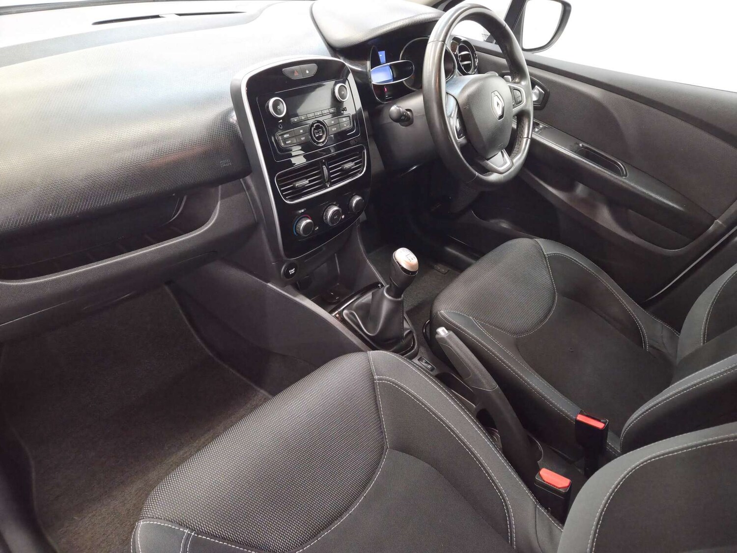 Used Renault Clio 2018 for sale - 77745593: Photo 25