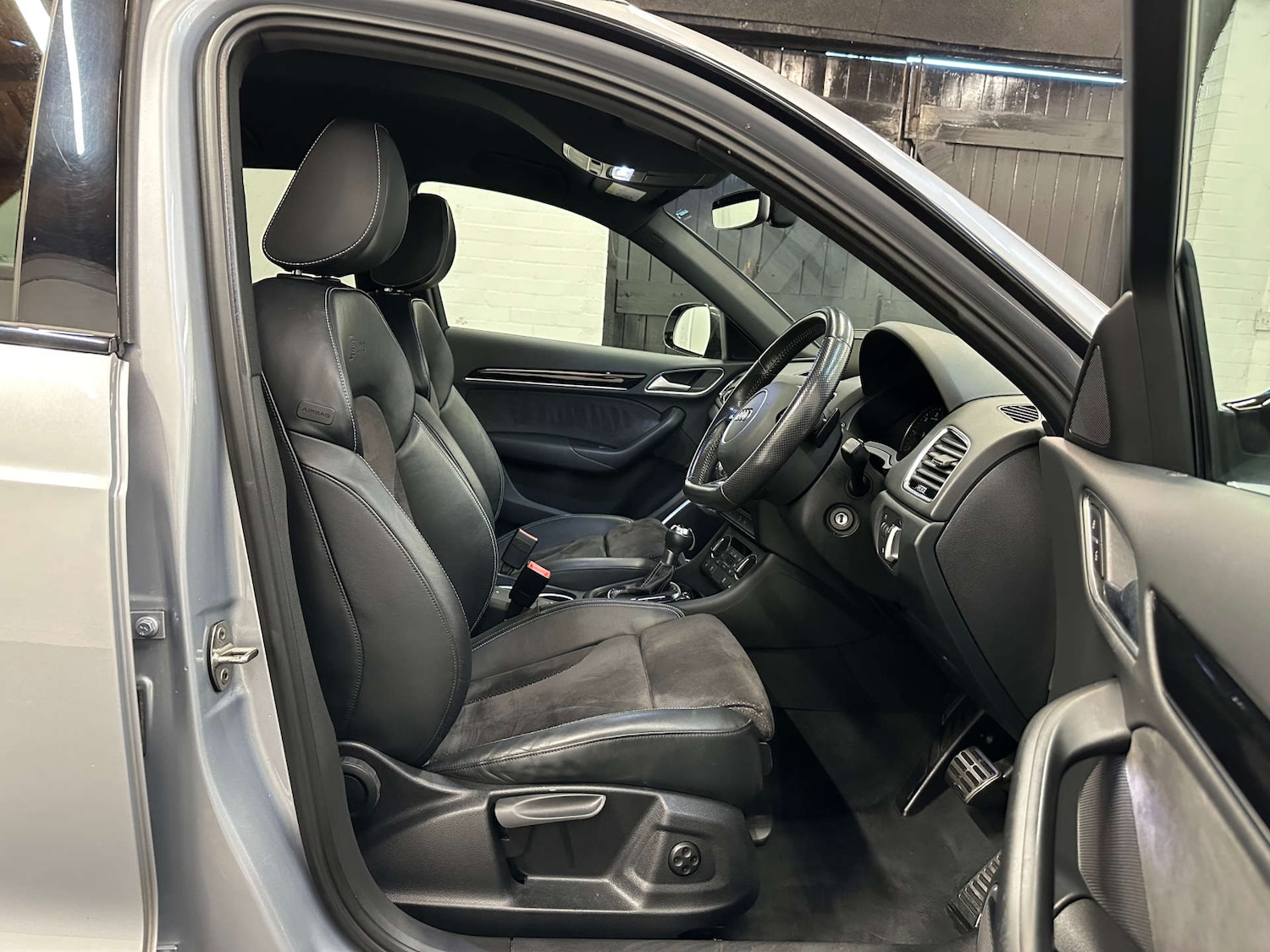 Used Audi Q3 2017 for sale - 76637962: Photo 2