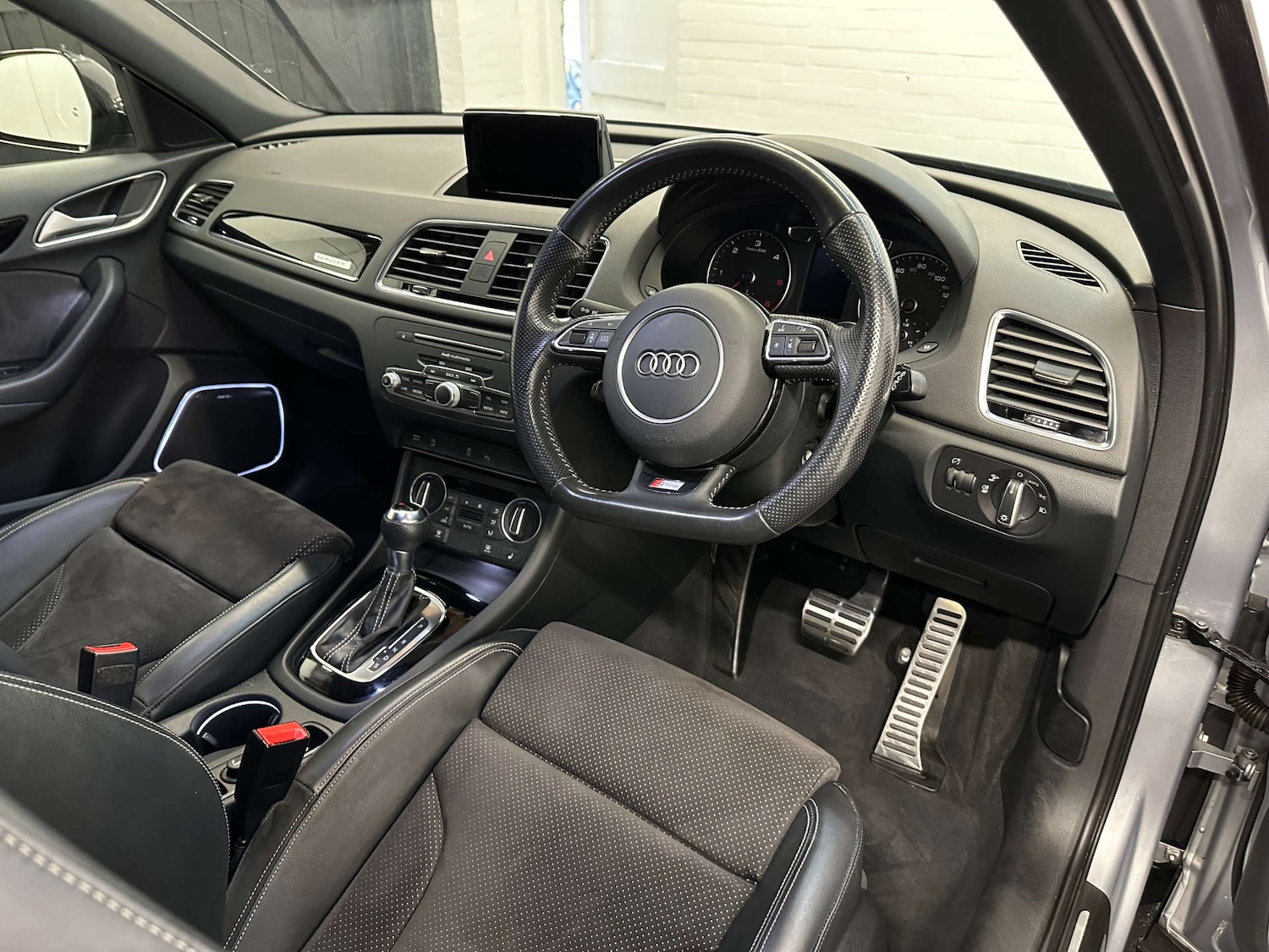 Used Audi Q3 2017 for sale - 76637962: Photo 30