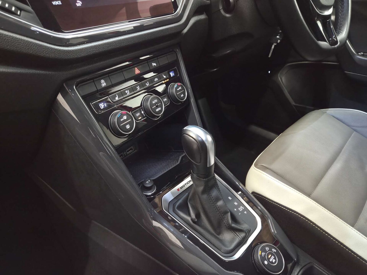 Used Volkswagen T-Roc 2020 for sale - 77506855: Photo 28