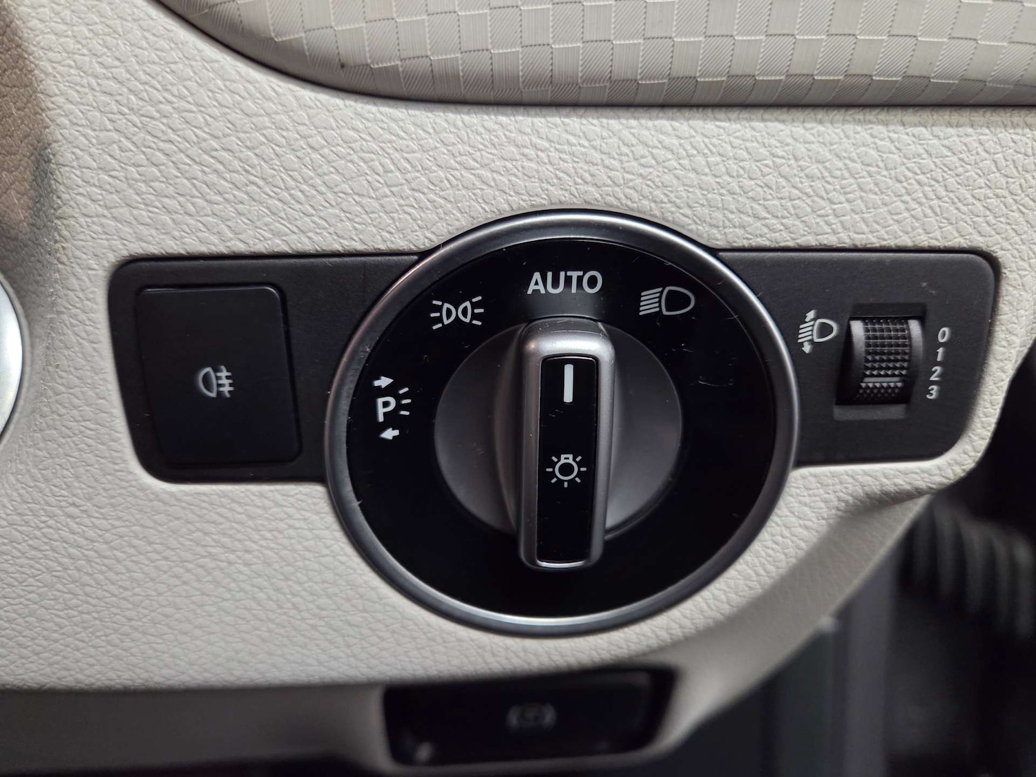 Used Mercedes-Benz A-Class 2016 for sale - 77227784: Photo 12