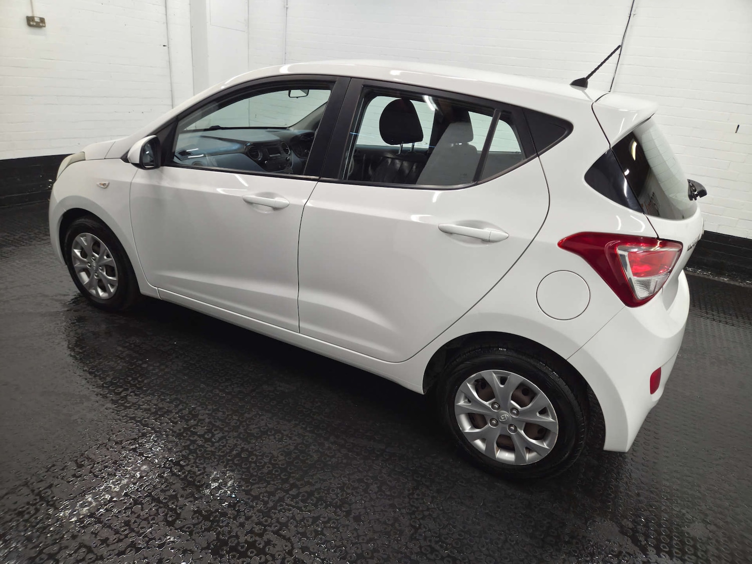 Used Hyundai i10 2015 for sale - 77717780: Photo 33