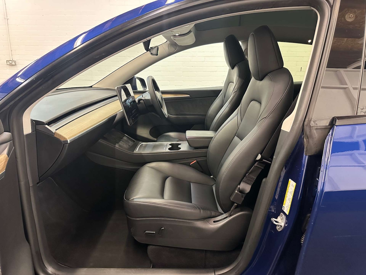 Used Tesla Model Y 2023 for sale - 77370957: Photo 2