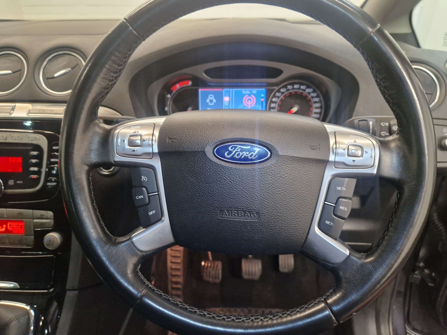 Used Ford S-Max 2010 for sale - 76369445: Photo 15