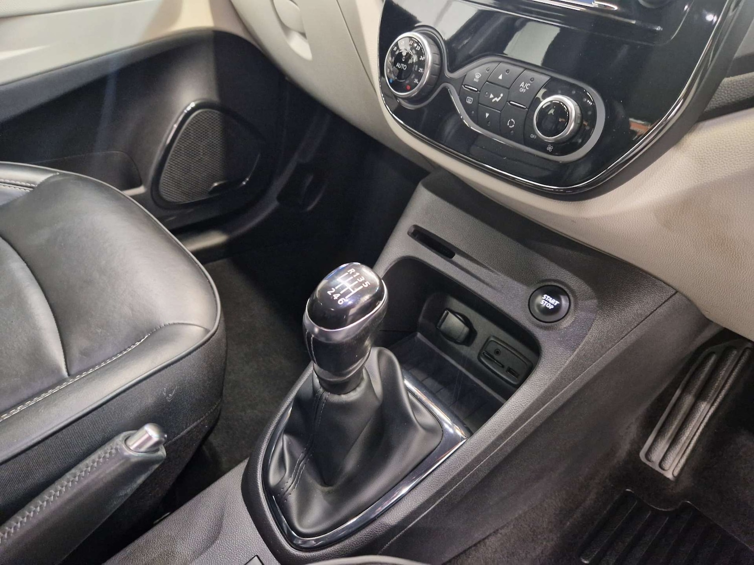 Used Renault Captur 2017 for sale - 76601087: Photo 41