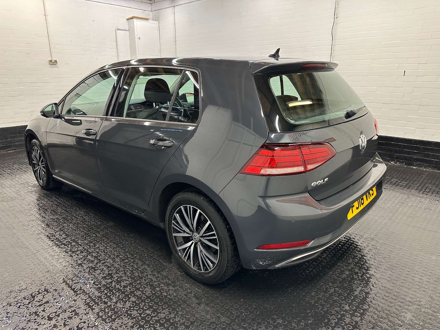 Used Volkswagen Golf 2018 for sale - 76588732: Photo 2