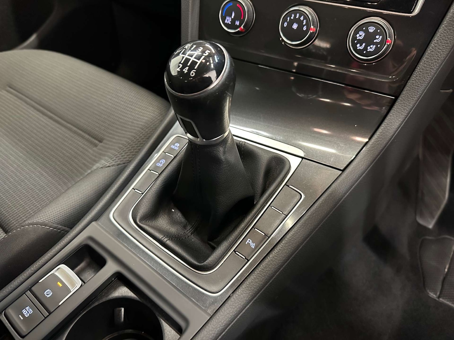 Used Volkswagen Golf 2018 for sale - 76588732: Photo 29