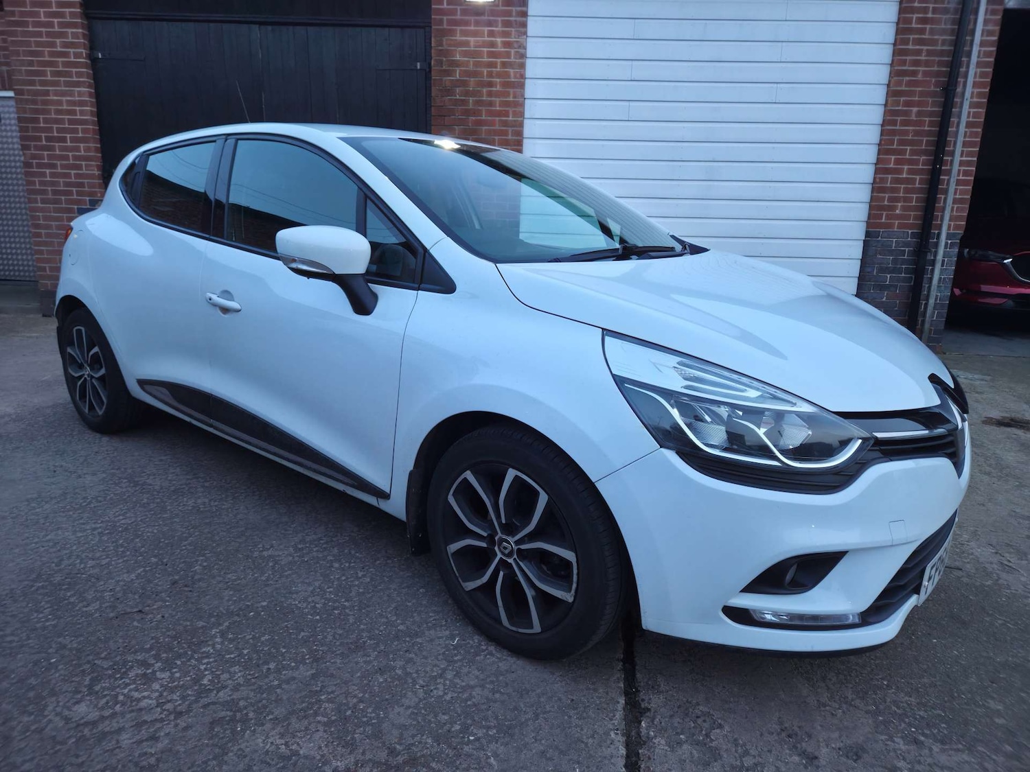 Used Renault Clio 2018 for sale - 77583909: Photo 3