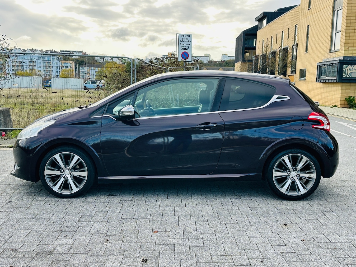 Used Peugeot 208 2015 for sale - 76644518: Photo 4