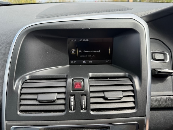 Used Volvo XC60 2015 for sale - 75615738: Photo 15