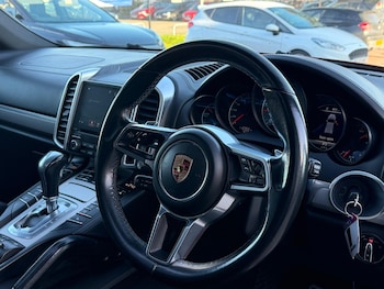 Used Porsche Cayenne 2017 for sale - 76657582: Photo