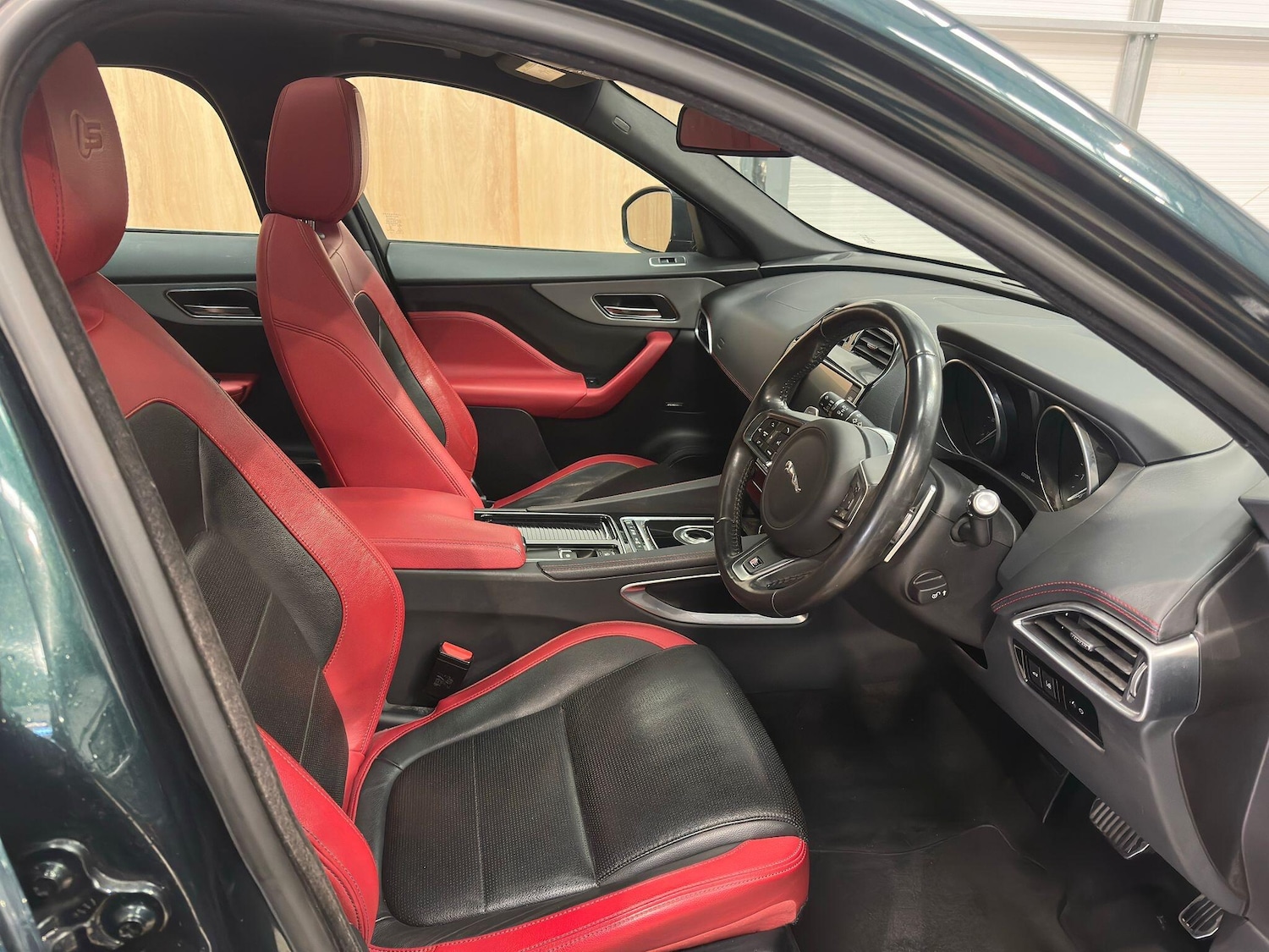 Used Jaguar F-Pace 2017 for sale - 76657591: Photo 13