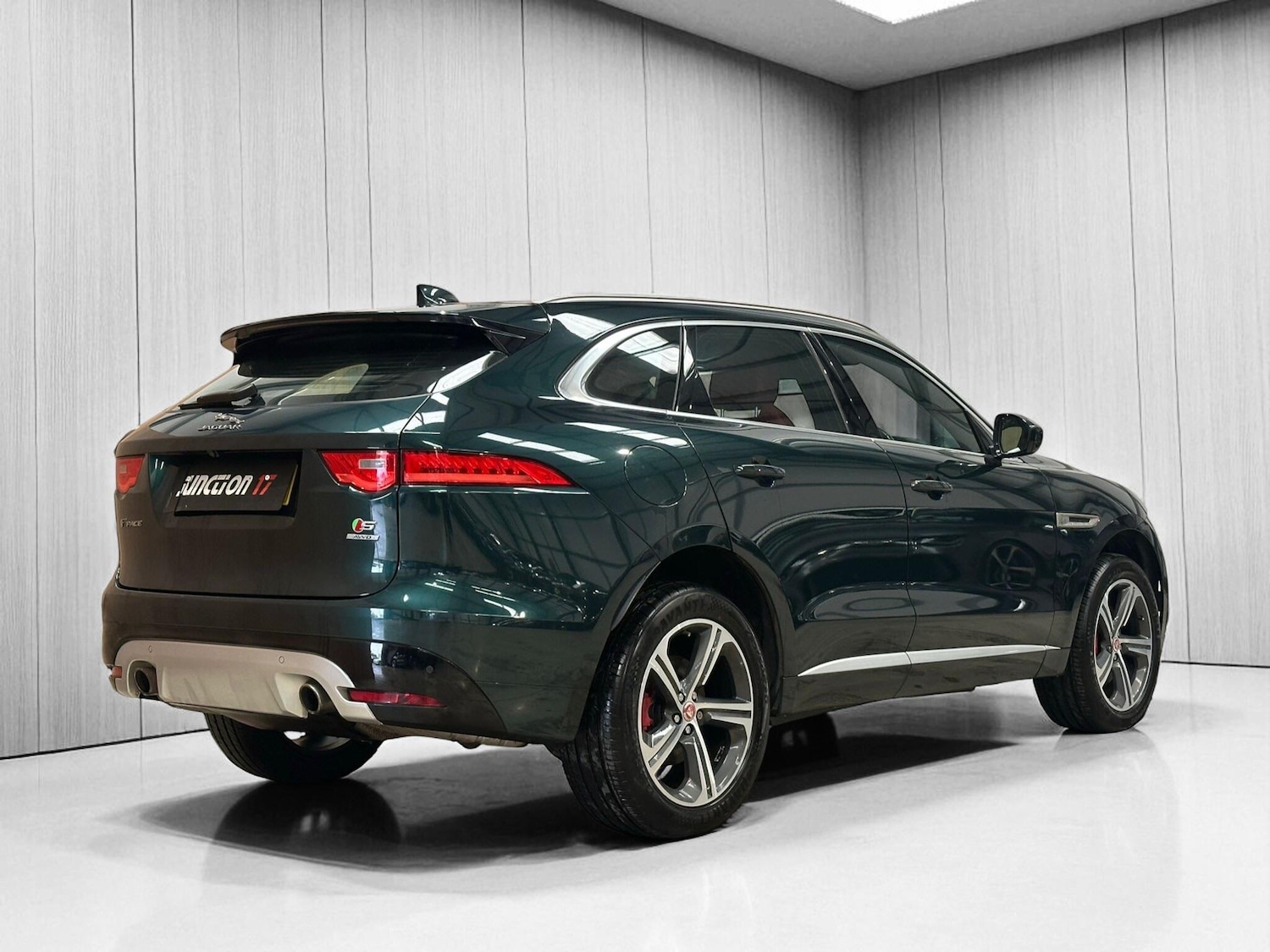 Used Jaguar F-Pace 2017 for sale - 76657591: Photo 7