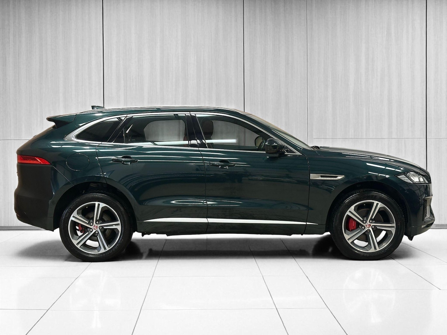 Used Jaguar F-Pace 2017 for sale - 76657591: Photo 9