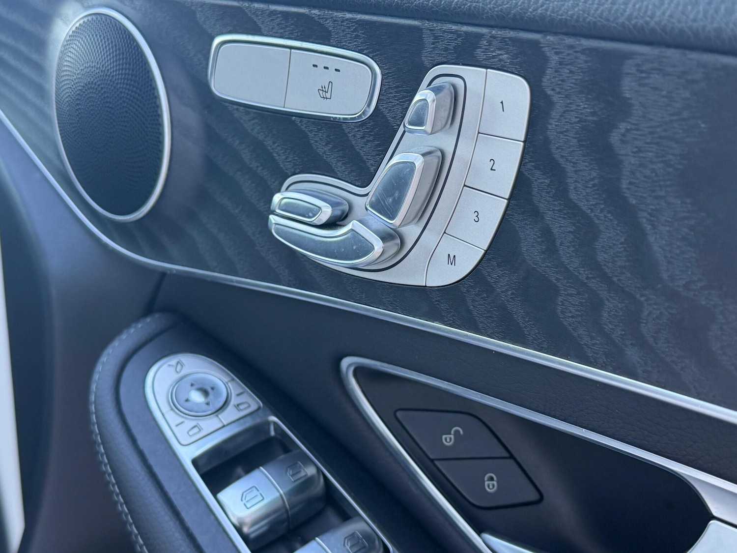 Used Mercedes-Benz GLC 2016 for sale - 76659378: Photo 3