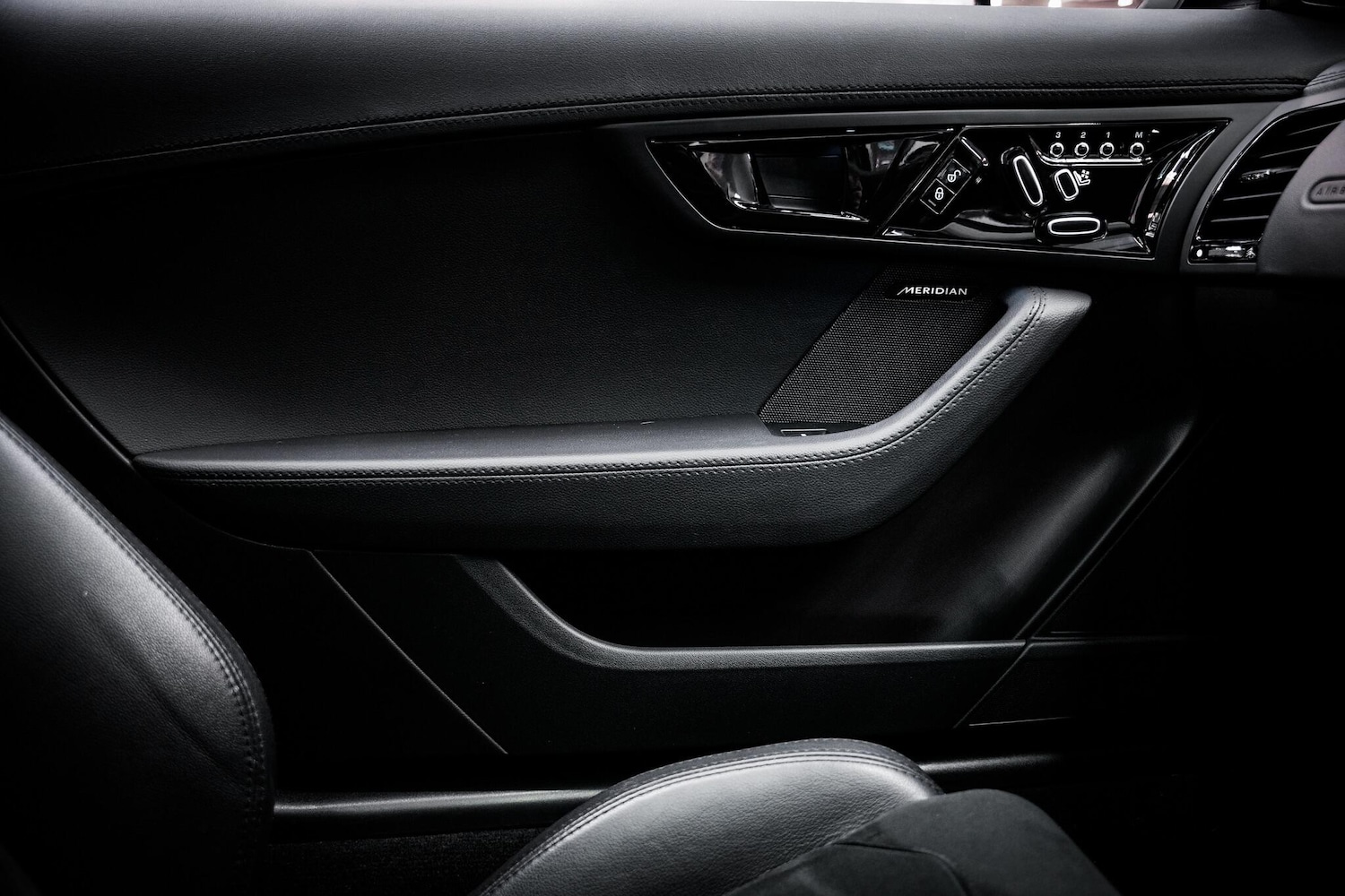 Used Jaguar F-Type 2018 for sale - 77290911: Photo 50