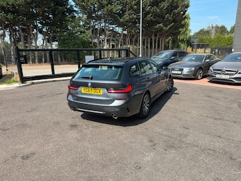 Used BMW 3 Series 2019 for sale - 79237103: Photo