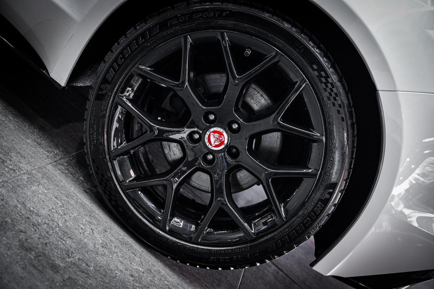 Used Jaguar F-Type 2018 for sale - 77097890: Photo 24