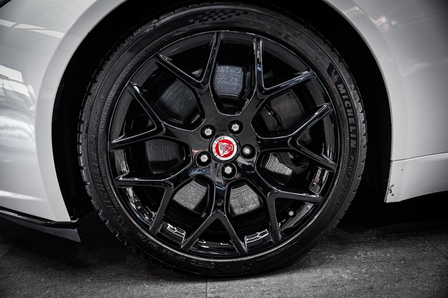 Used Jaguar F-Type 2018 for sale - 77097890: Photo 25