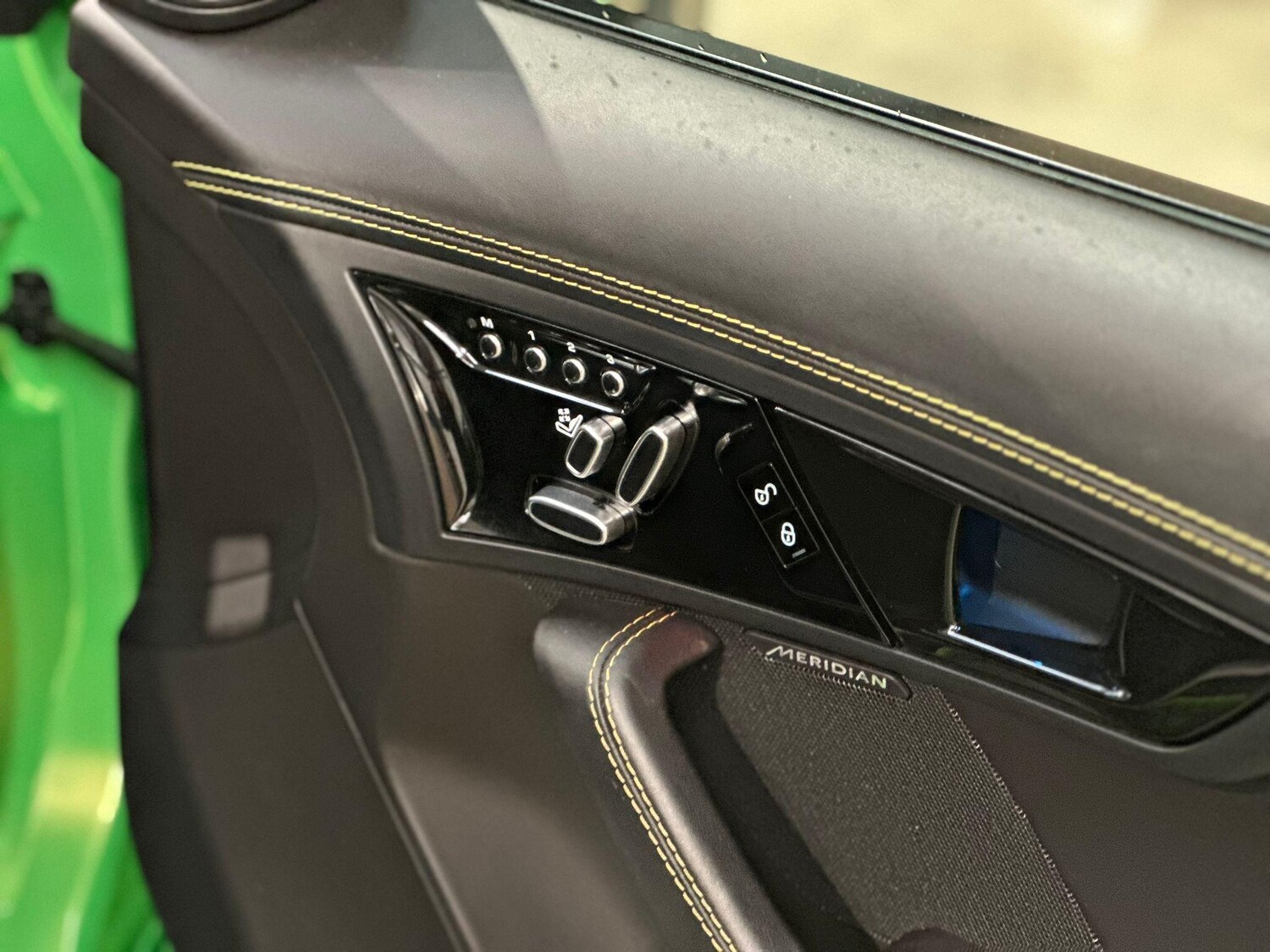 Used Jaguar F-Type for sale - 76657382: Photo 17