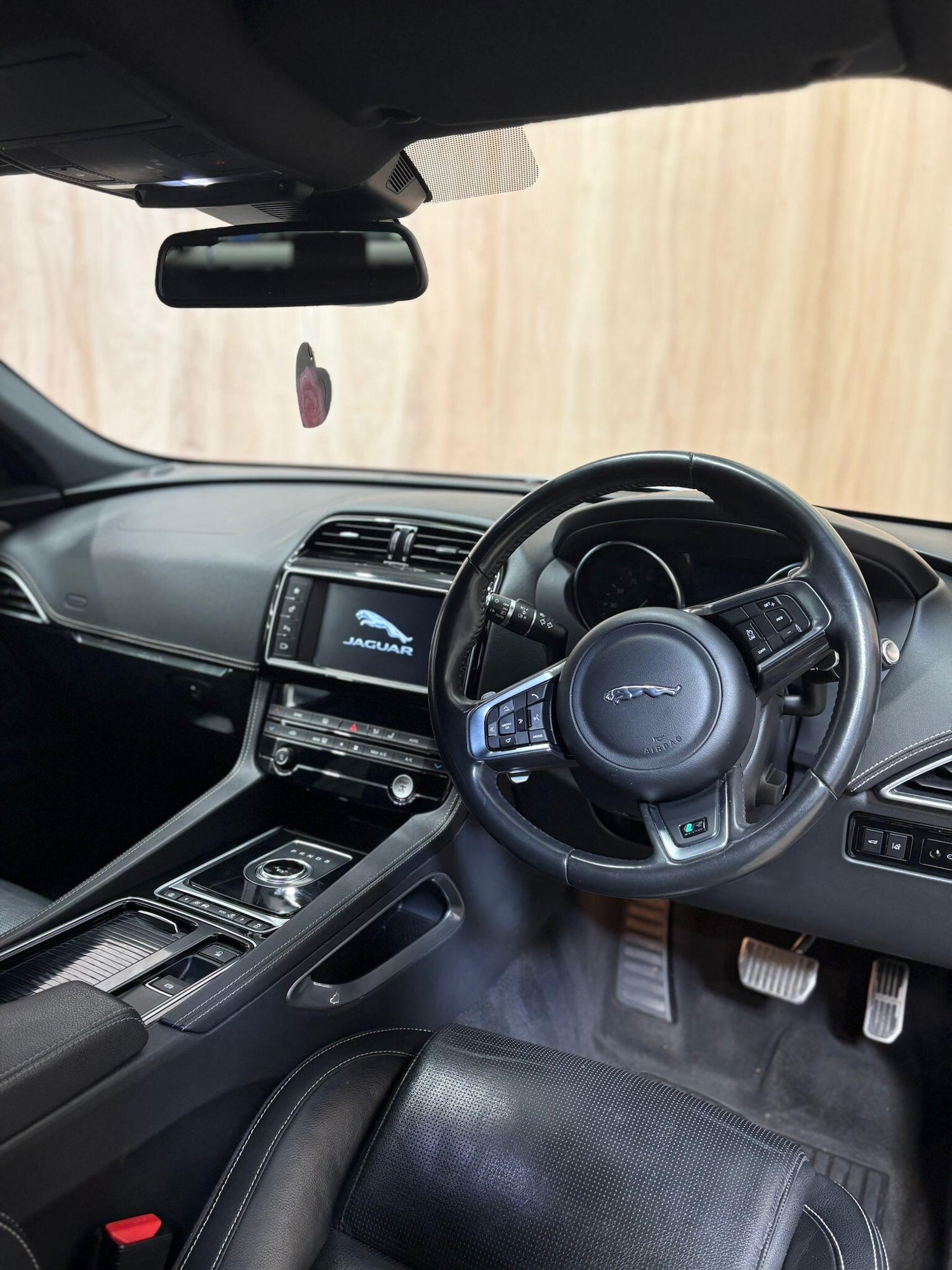 Used Jaguar F-Pace 2018 for sale - 76657161: Photo 18