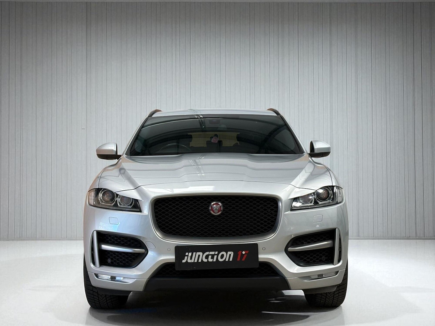 Used Jaguar F-Pace 2018 for sale - 76657161: Photo 2